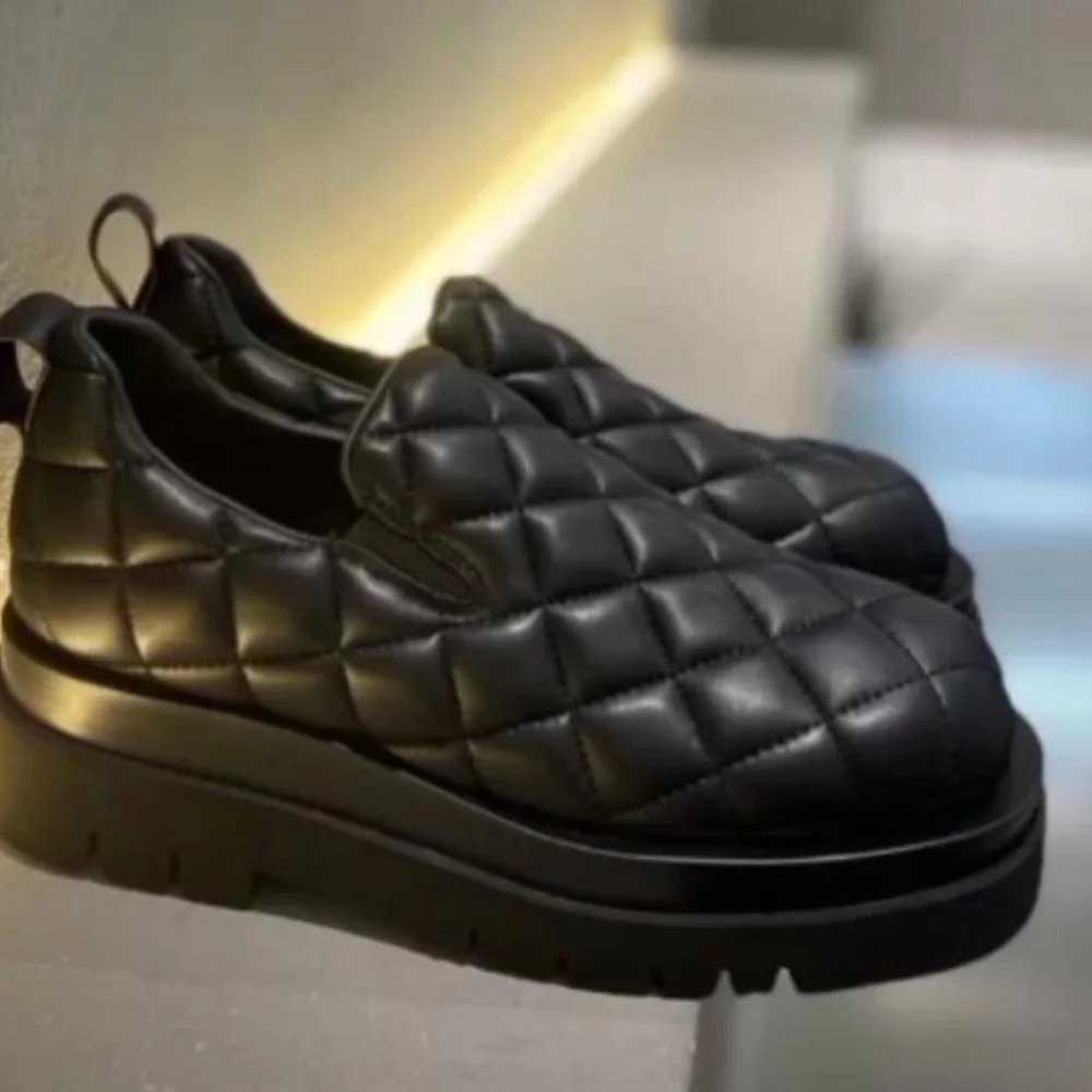 Shoe 👟 - Picture 1 of 4